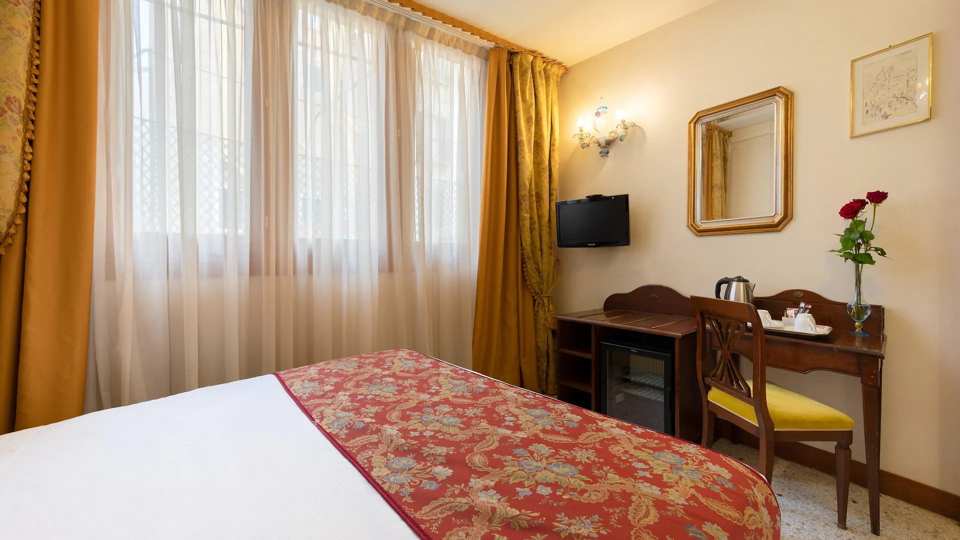 Palazzina Fortuny Venedik 3*,